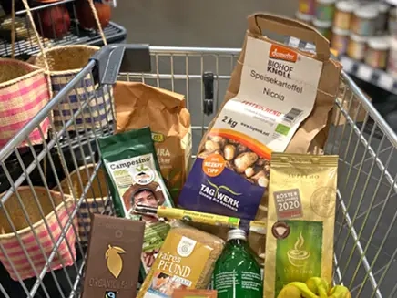 Einkaufswagen mit fairen Produkten