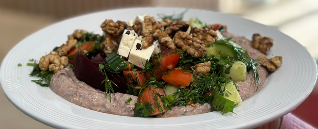 Bohnencreme mit Salat