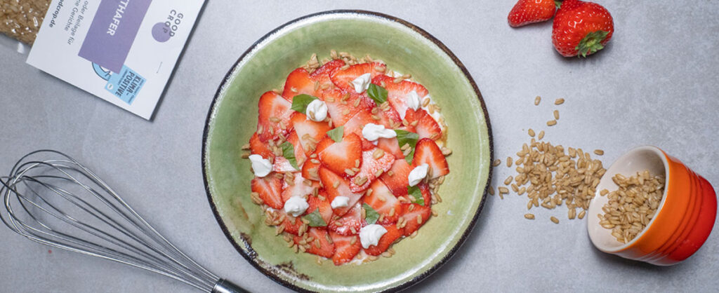 Erdbeerbowl mit Nackthafer