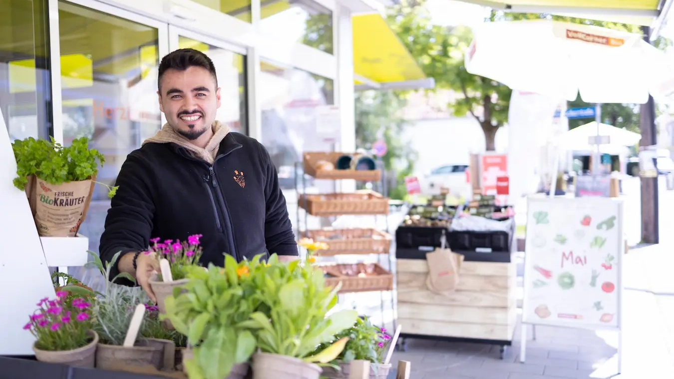 Mitarbeiter vor Markt